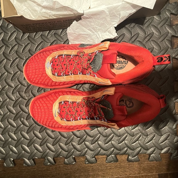 Nike Cosmic Unity TB
University Red ds - Picture 3 of 7